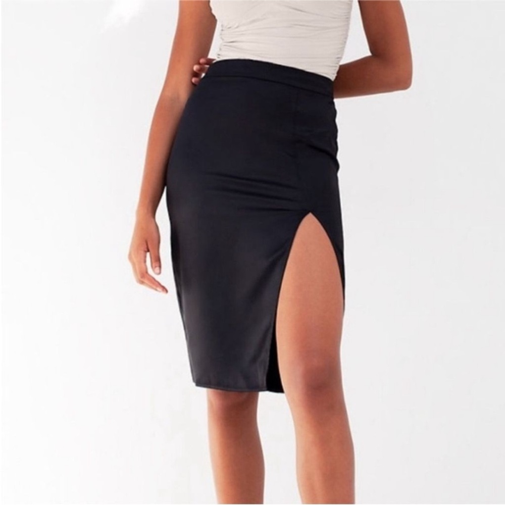 NWOT Aritzia Babaton aria skirt